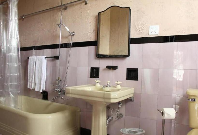 Номер Стандарт Вид на Сад, The Wedding Cake House