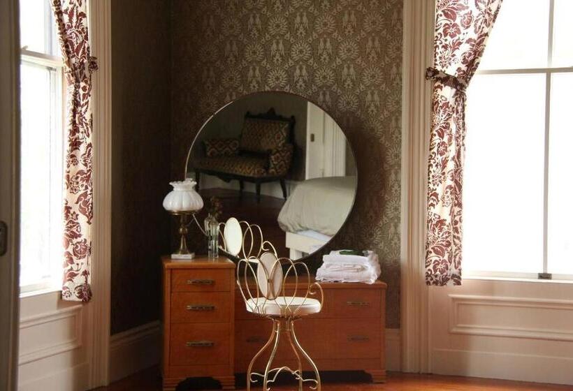 Номер Стандарт Вид на Сад, The Wedding Cake House