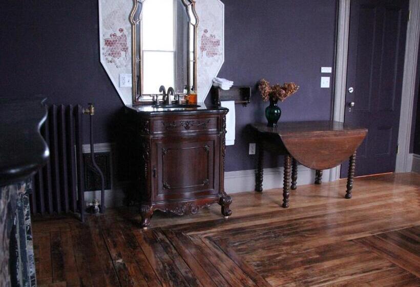 Номер Deluxe, The Wedding Cake House