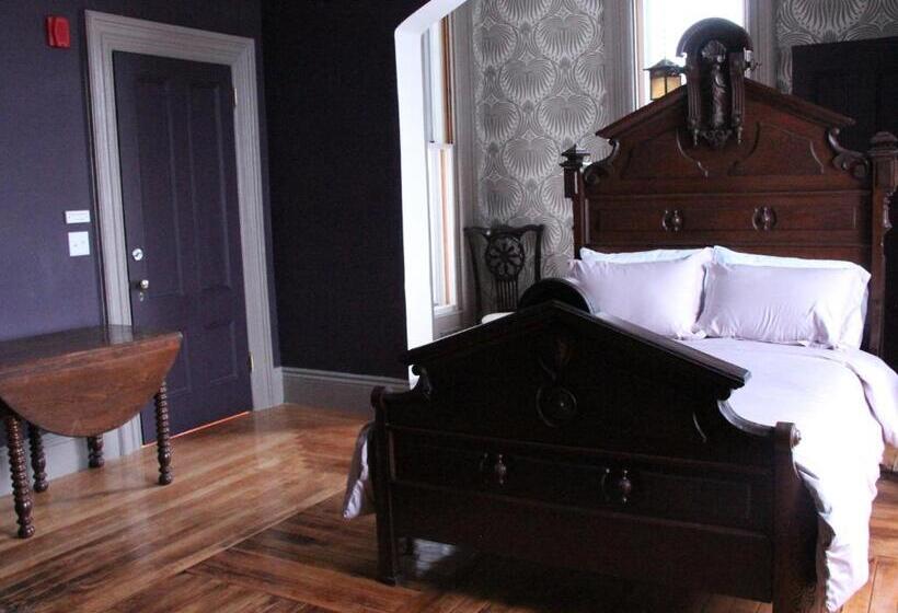 Номер Deluxe, The Wedding Cake House