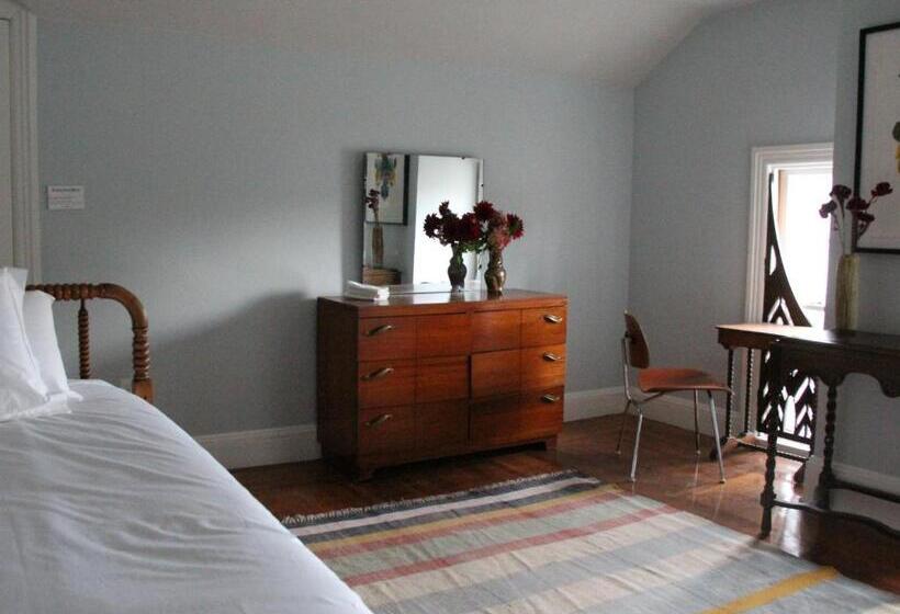 Стандартный внешний трехместный номер с ванной комнатой, The Wedding Cake House