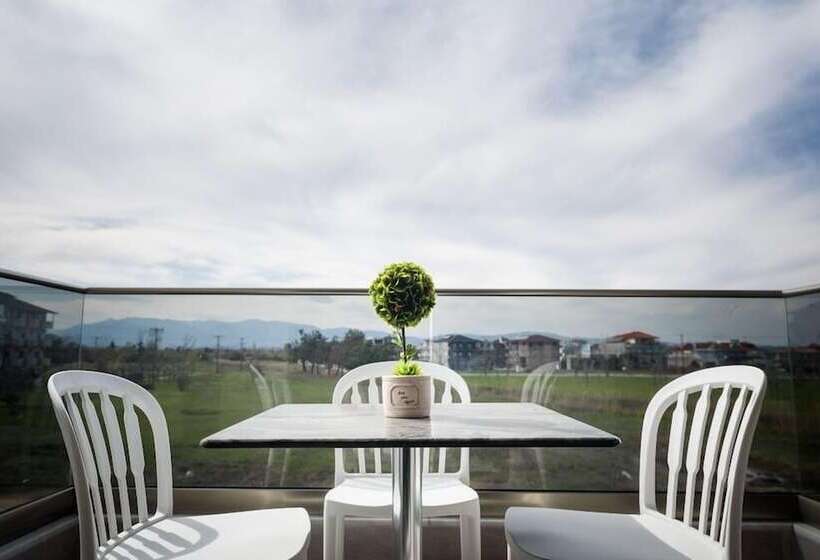 غرفة قياسية ثلاثية, Asteras Studios