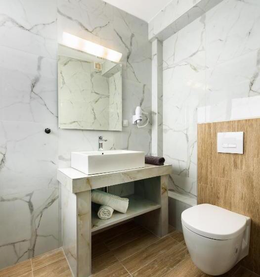 غرفة قياسية ثلاثية, Asteras Studios