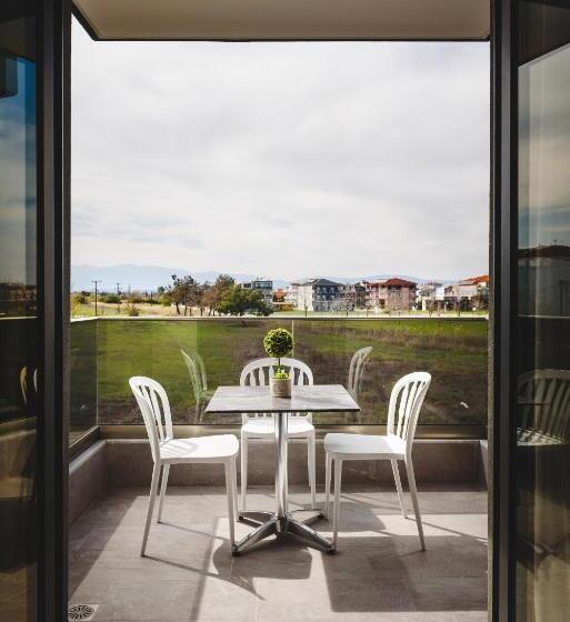 غرفة قياسية ثلاثية, Asteras Studios