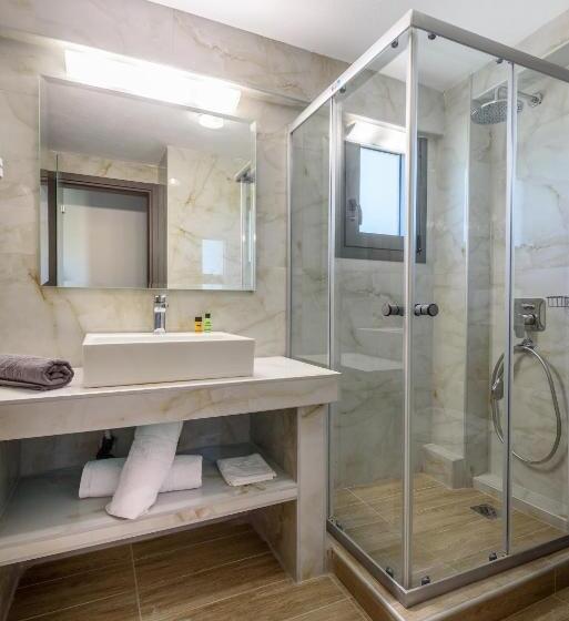 غرفة عائلية, Asteras Studios