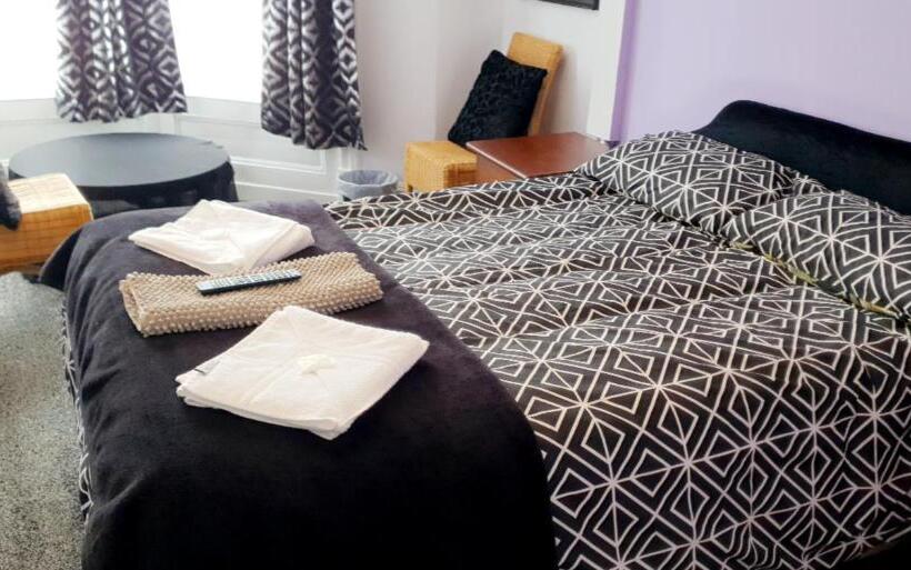 舒适三人间, Bloomfield