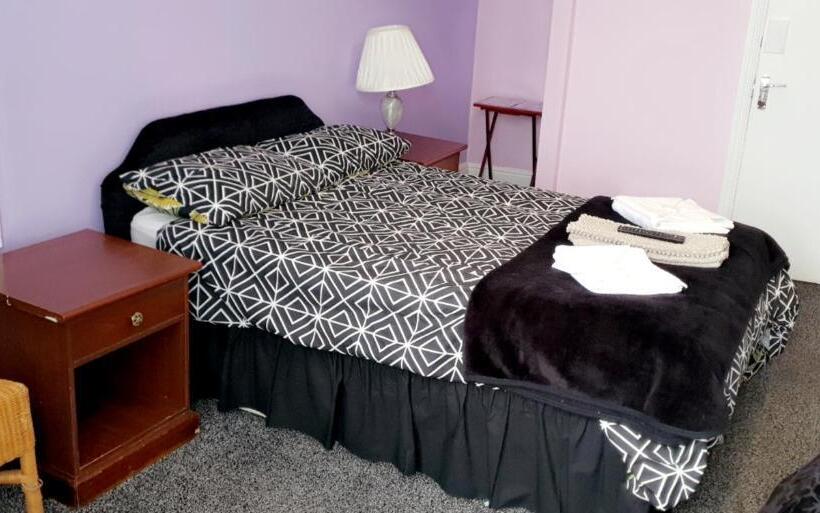 舒适三人间, Bloomfield