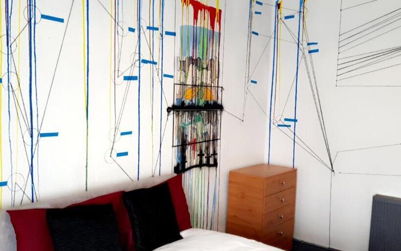 舒适三人间, Bloomfield