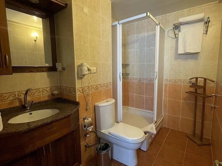 デラックスルーム, Nazar