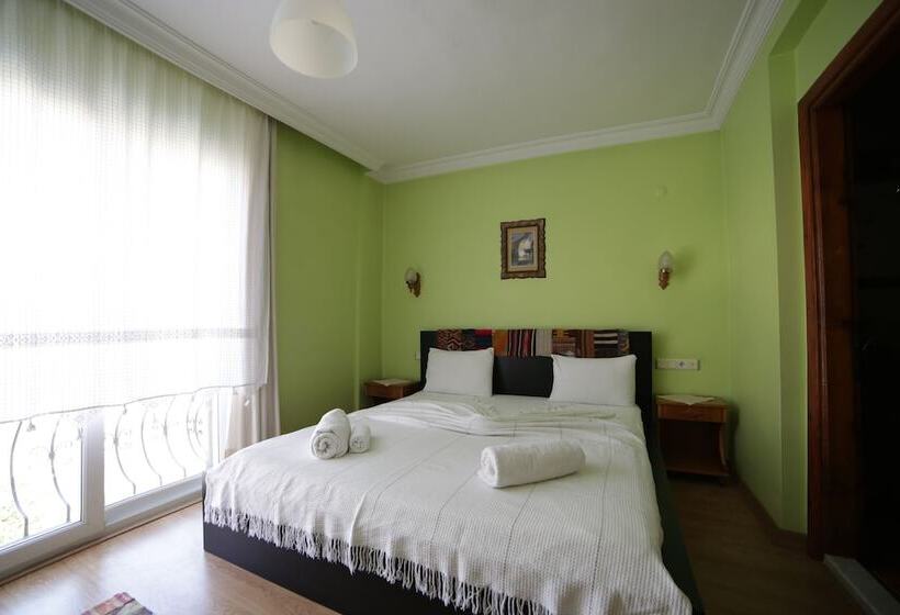 デラックスルーム, Nazar