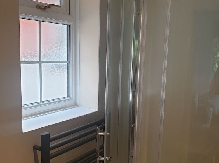 Номер Стандарт, Little Robin Gate Free Parking Central 10 Min Walk To Train Station