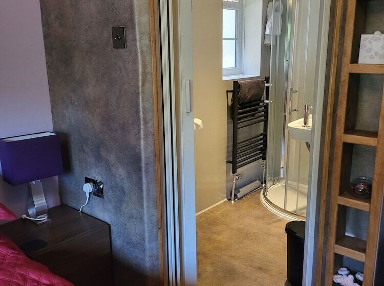 Номер Стандарт, Little Robin Gate   Free Parking   Central   10 Min Walk To Train Station