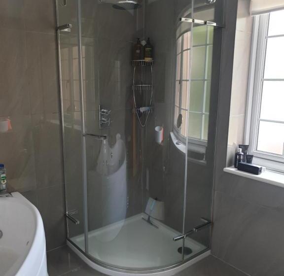 Стандартный Номер Кровать Кинг, Little Robin Gate   Free Parking   Central   10 Min Walk To Train Station