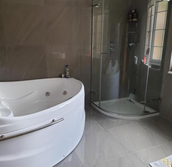 Стандартный Номер Кровать Кинг, Little Robin Gate Free Parking Central 10 Min Walk To Train Station