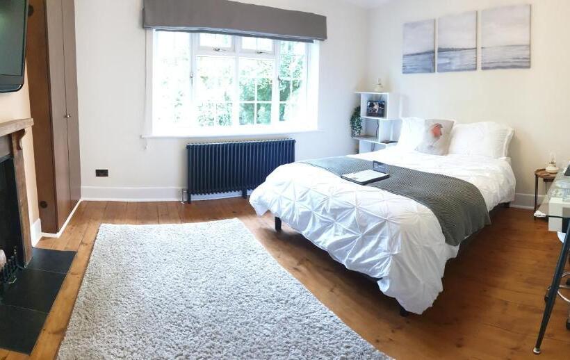 Стандартный Номер Кровать Кинг, Little Robin Gate Free Parking Central 10 Min Walk To Train Station