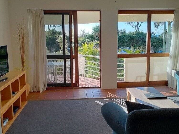 דירת 2 חדרי שינה בצד עם נוף לים, Camargue Beachfront Apartments