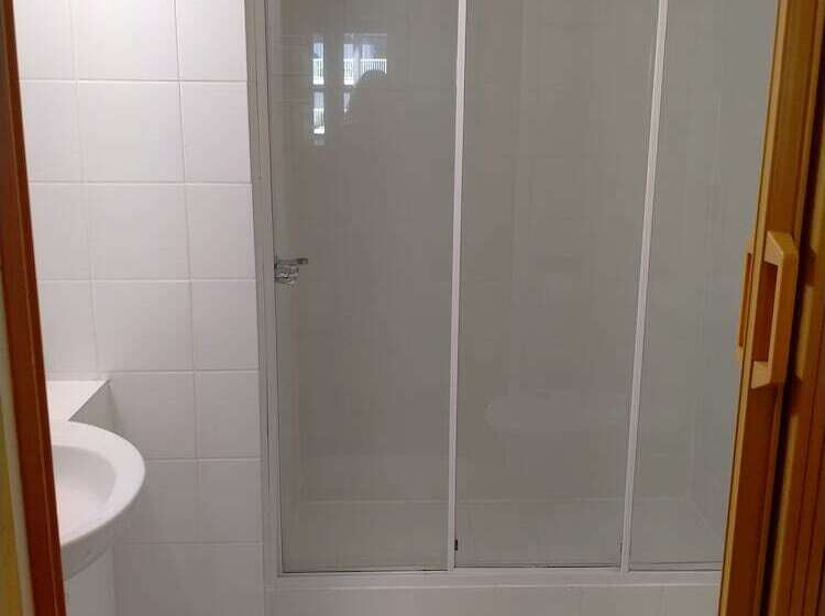 דירת 2 חדרי שינה בצד עם נוף לים, Camargue Beachfront Apartments