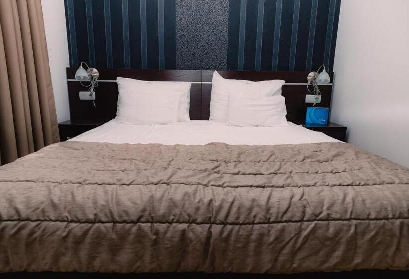 اتاق استاندارد یک نفره, Novak