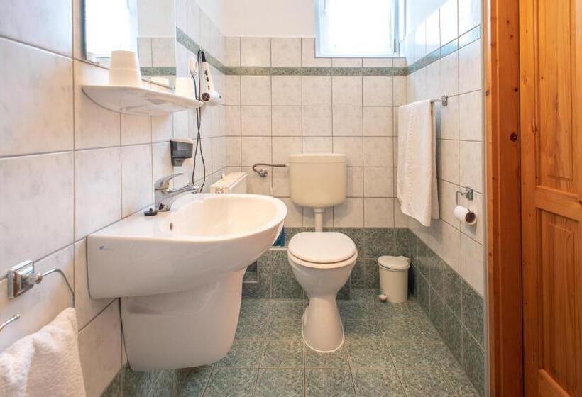 带2个卧室的公寓, Andrea Wellness Garden