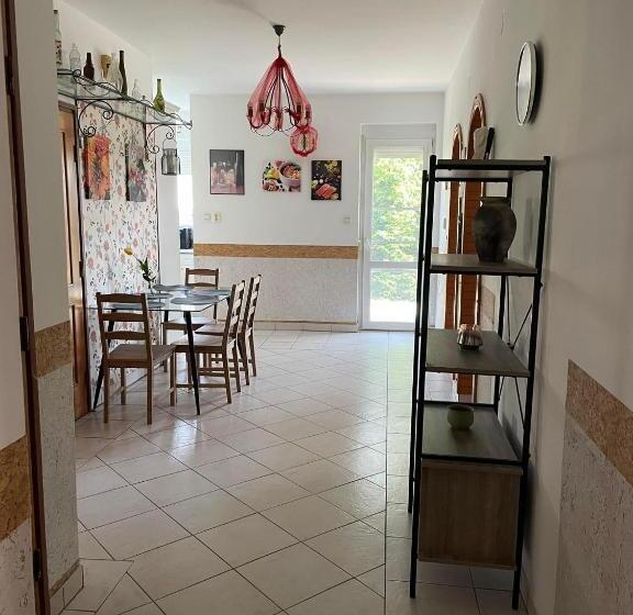 带1个卧室的豪华公寓, Andrea Wellness Garden