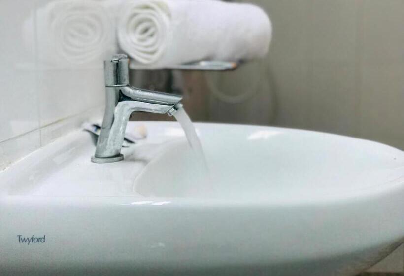 جناح جونيور, Dorset