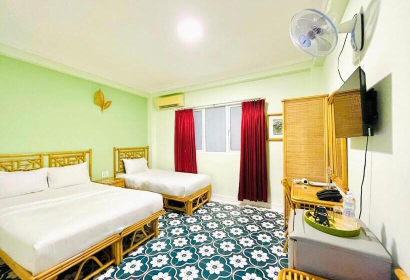 اتاق سوپریور سه تخته, Spring House Saigon Central Park