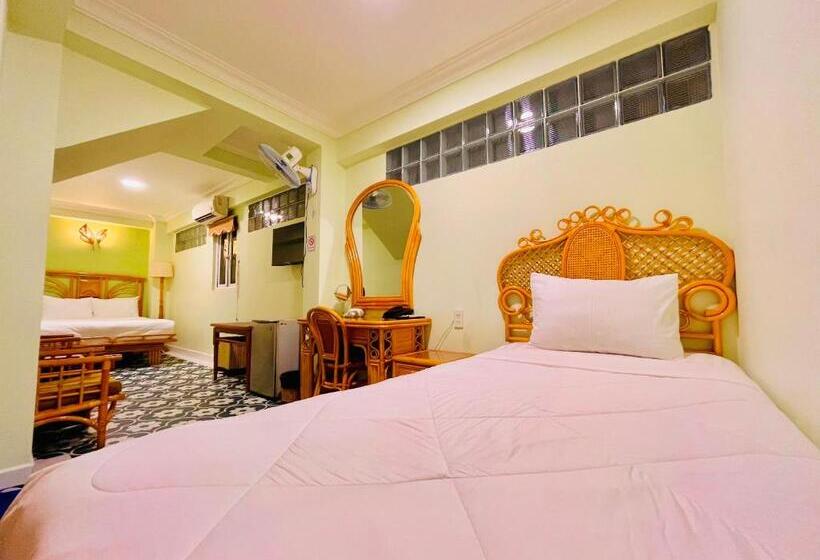 اتاق سوپریور سه تخته, Spring House Saigon Central Park