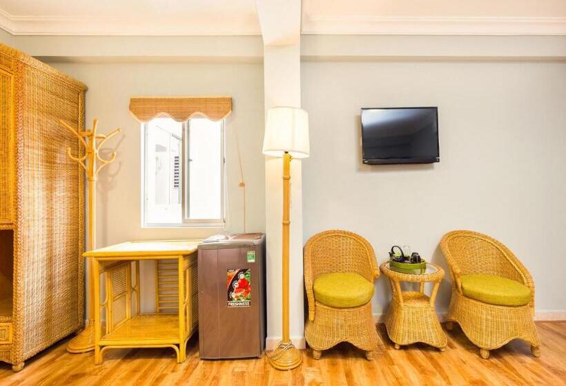 اتاق سوپریور سه تخته, Spring House Saigon Central Park