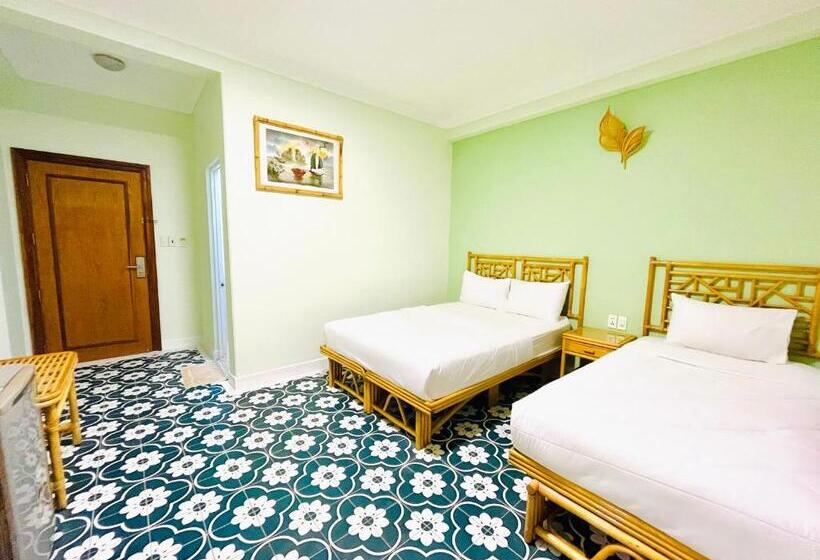 اتاق سوپریور سه تخته, Spring House Saigon Central Park