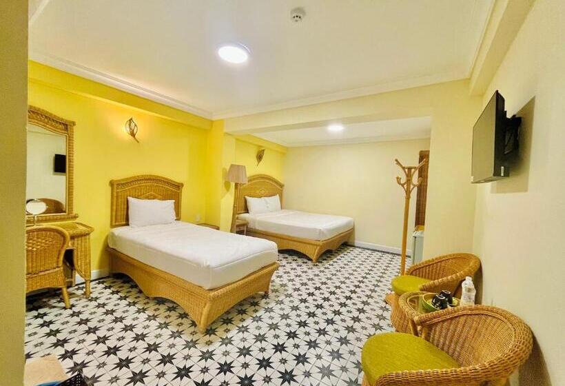 اتاق سوپریور سه تخته, Spring House Saigon Central Park