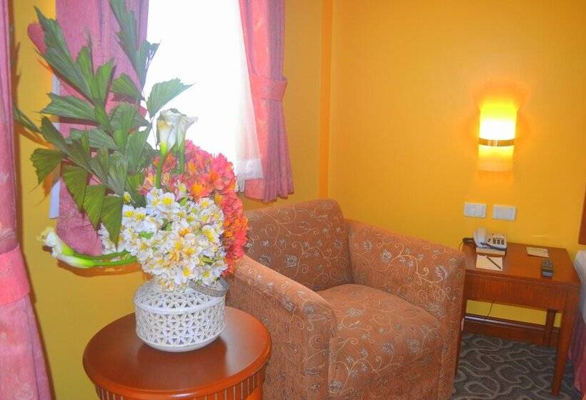 Pokój Deluxe, Elizabeth Baguio