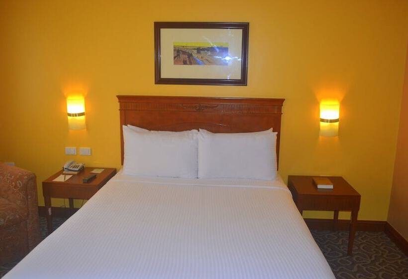 Pokój Deluxe, Elizabeth Baguio