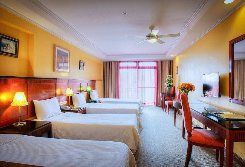 Pokój Czteroosobowy Deluxe, Elizabeth Baguio