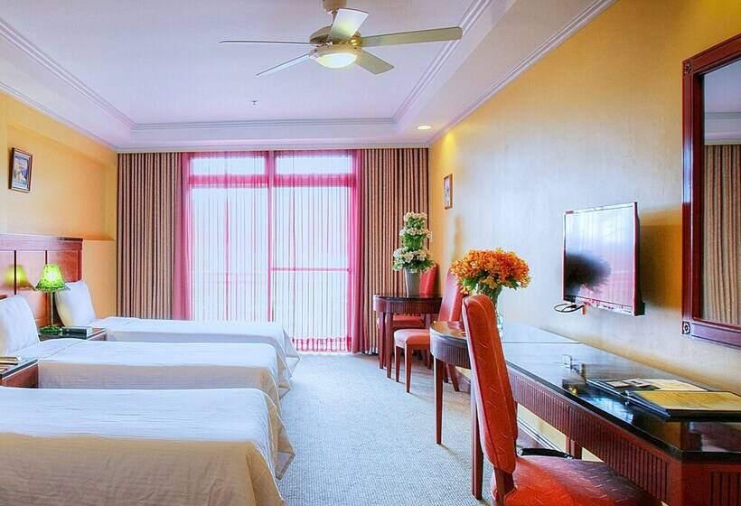 חדר דלוקס לארבעה, Elizabeth Baguio