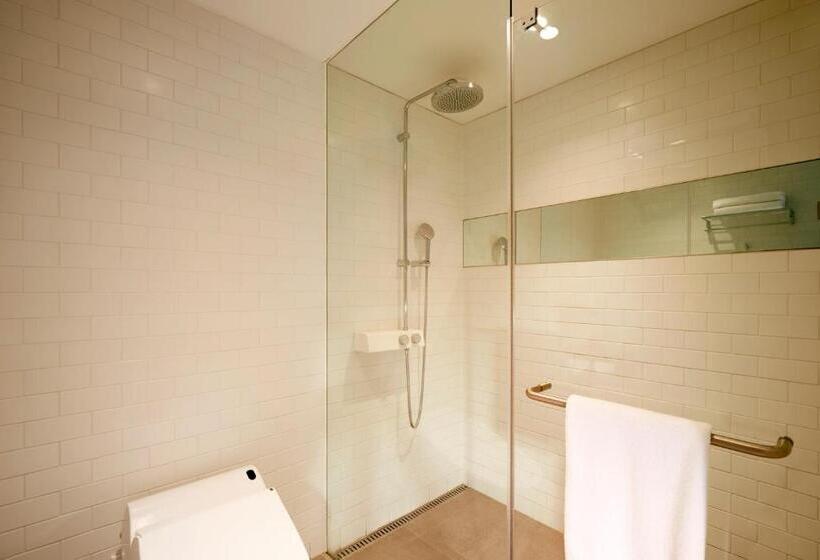 Quarto Estandar, Glad Yeouido