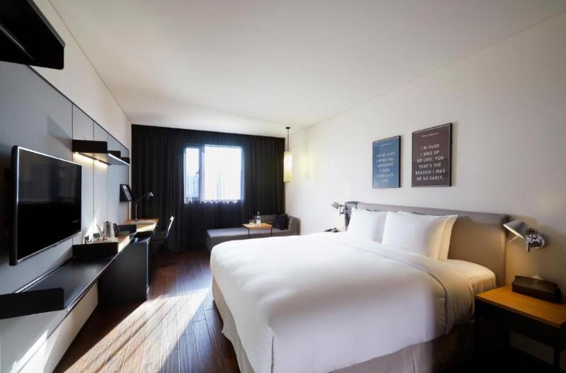 Quarto Estandar, Glad Yeouido