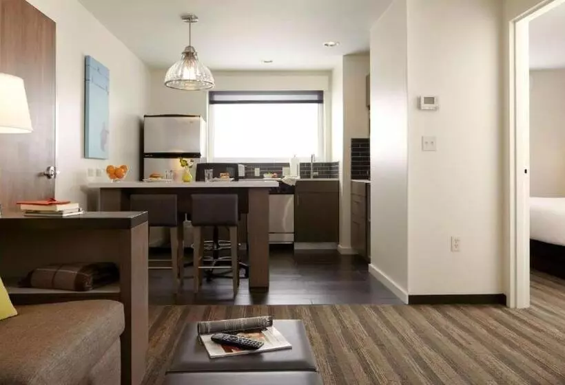 سوئیت با تخت بزرگ, Hyatt House Charleston Historic District
