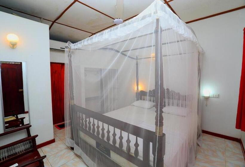 غرفة فردية  مطلة على حمام السباحة, Jagabay Resort & Surfing School