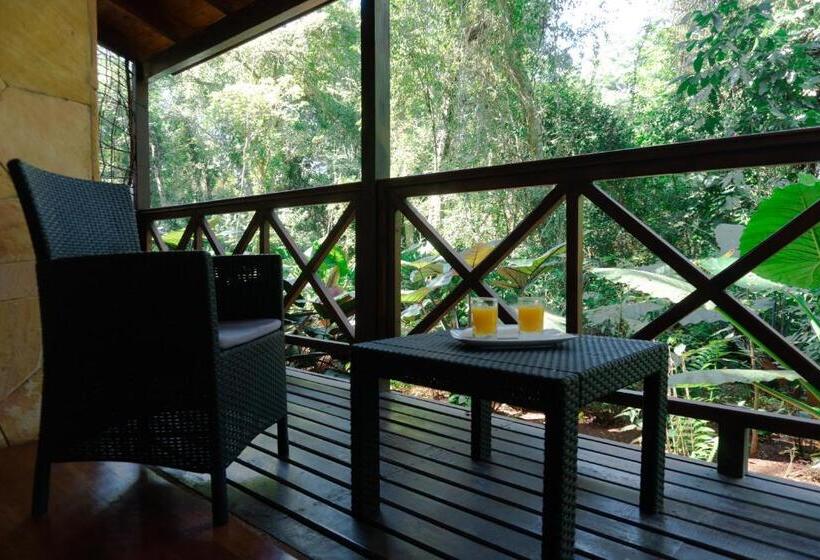 חדר קומפורט לשלושה, Selva De Laurel