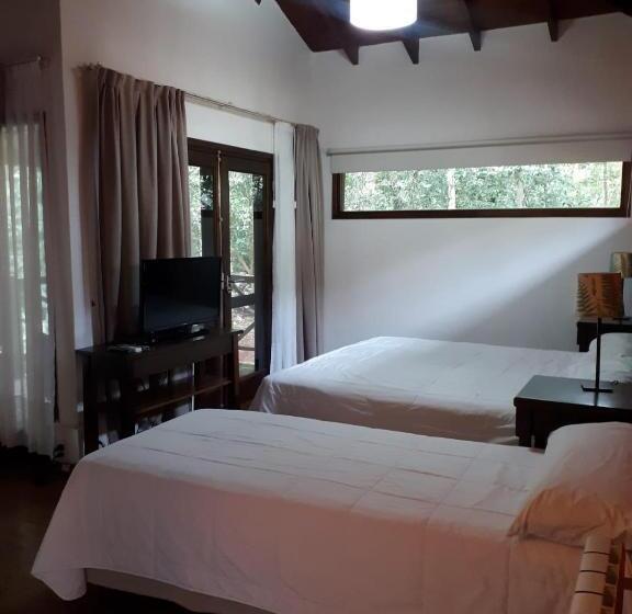 חדר קומפורט לשלושה, Selva De Laurel