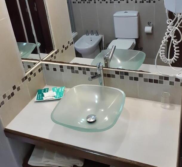 חדר קומפורט לשלושה, Selva De Laurel