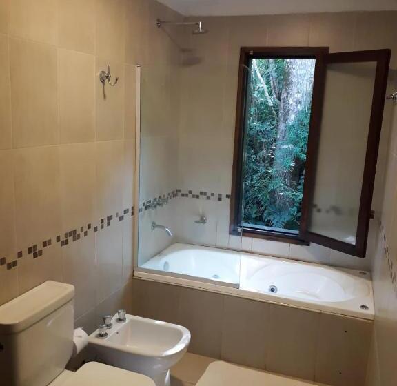 חדר קומפורט לשלושה, Selva De Laurel