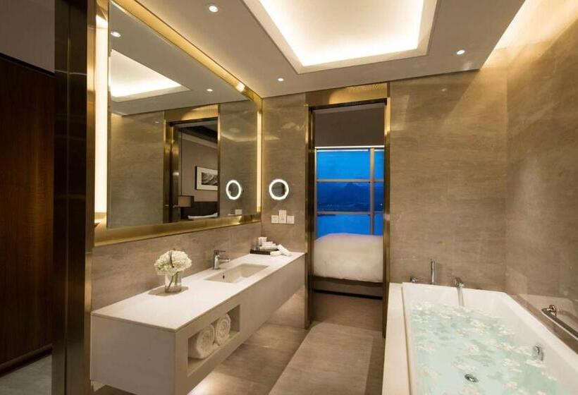 غرفة ديلوكس مطلة على البحيرة, Sunrise Kempinski