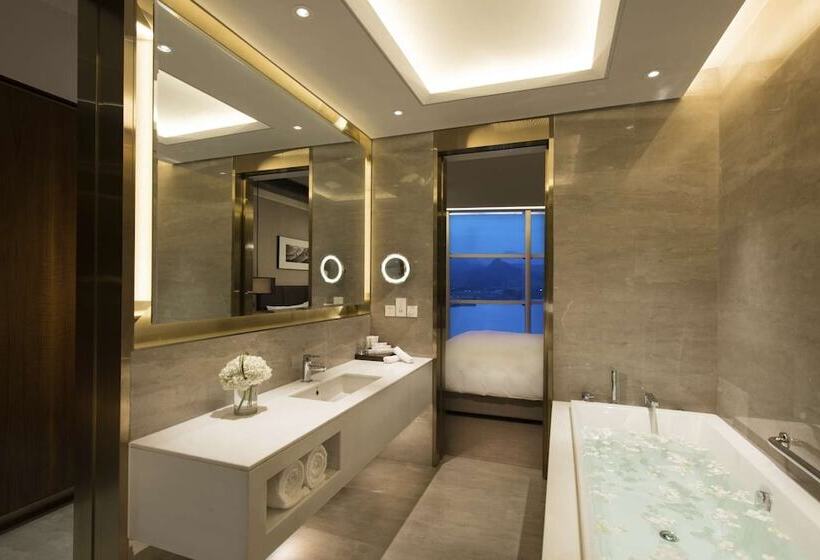 غرفة ديلوكس مطلة على البحيرة, Sunrise Kempinski