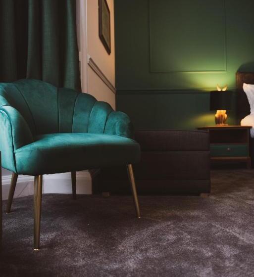 带大床的标准间, The Stag