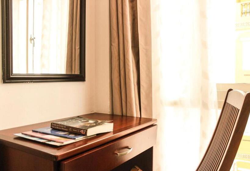 اتاق لوکس سه تخته, Sao Nam Hotel   Bui Vien Walking Street