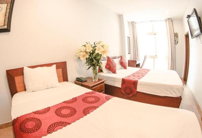 اتاق لوکس سه تخته, Sao Nam Hotel   Bui Vien Walking Street