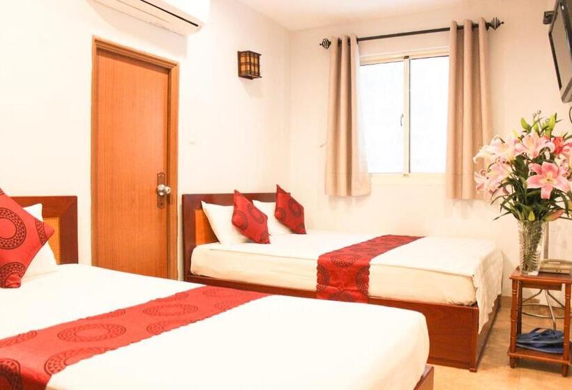 اتاق لوکس سه تخته, Sao Nam Hotel   Bui Vien Walking Street