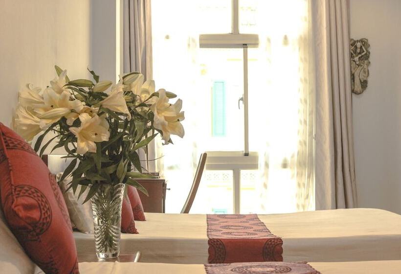 اتاق لوکس سه تخته, Sao Nam Hotel   Bui Vien Walking Street