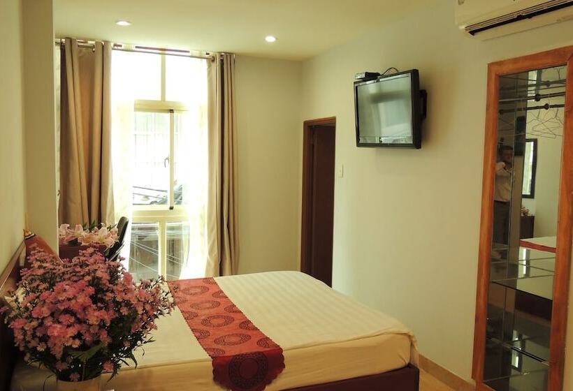 اتاق لوکس سه تخته, Sao Nam Hotel   Bui Vien Walking Street